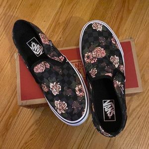 New Vans Asher Flowers and Checks slip-on shoes. S women’s size 10.